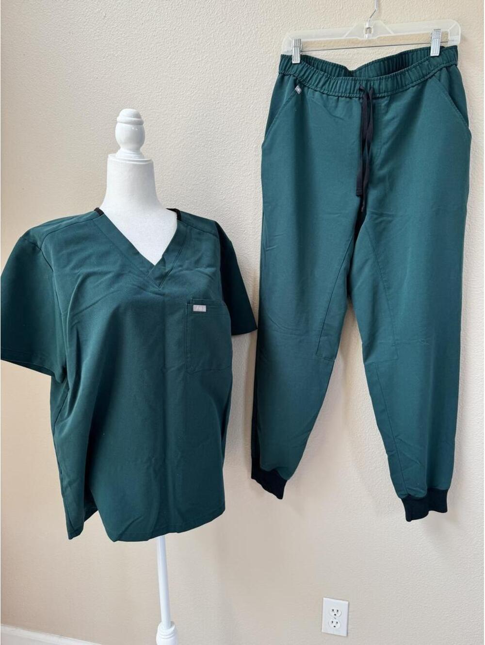 FIGS scrub set in solid dark green